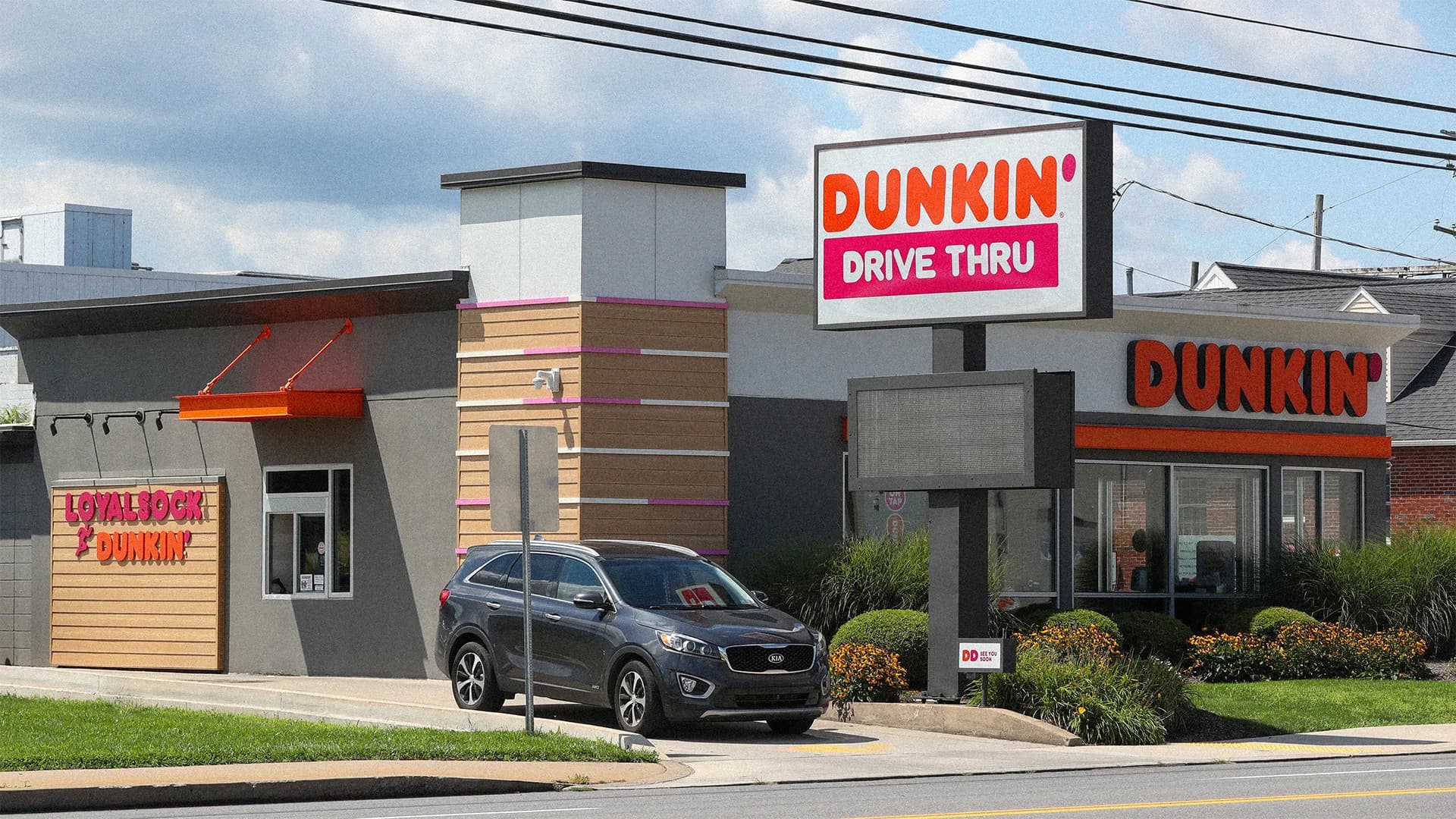Dunkin' Capitalizes on Coffee Bucket Trend with Nationwide Roll