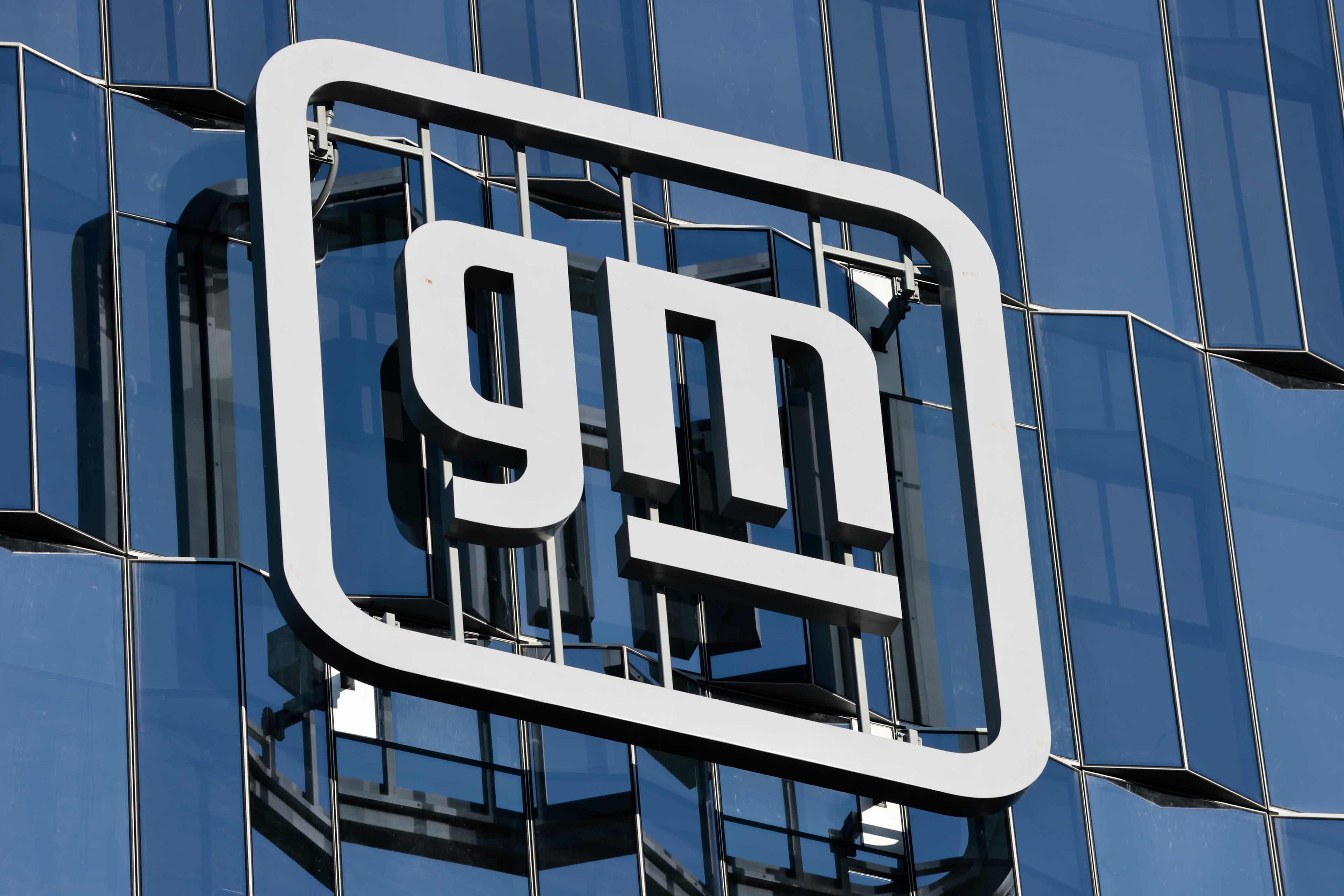 GM's AI-Driven Layoffs Signal Shift in Manufacturing Workforce