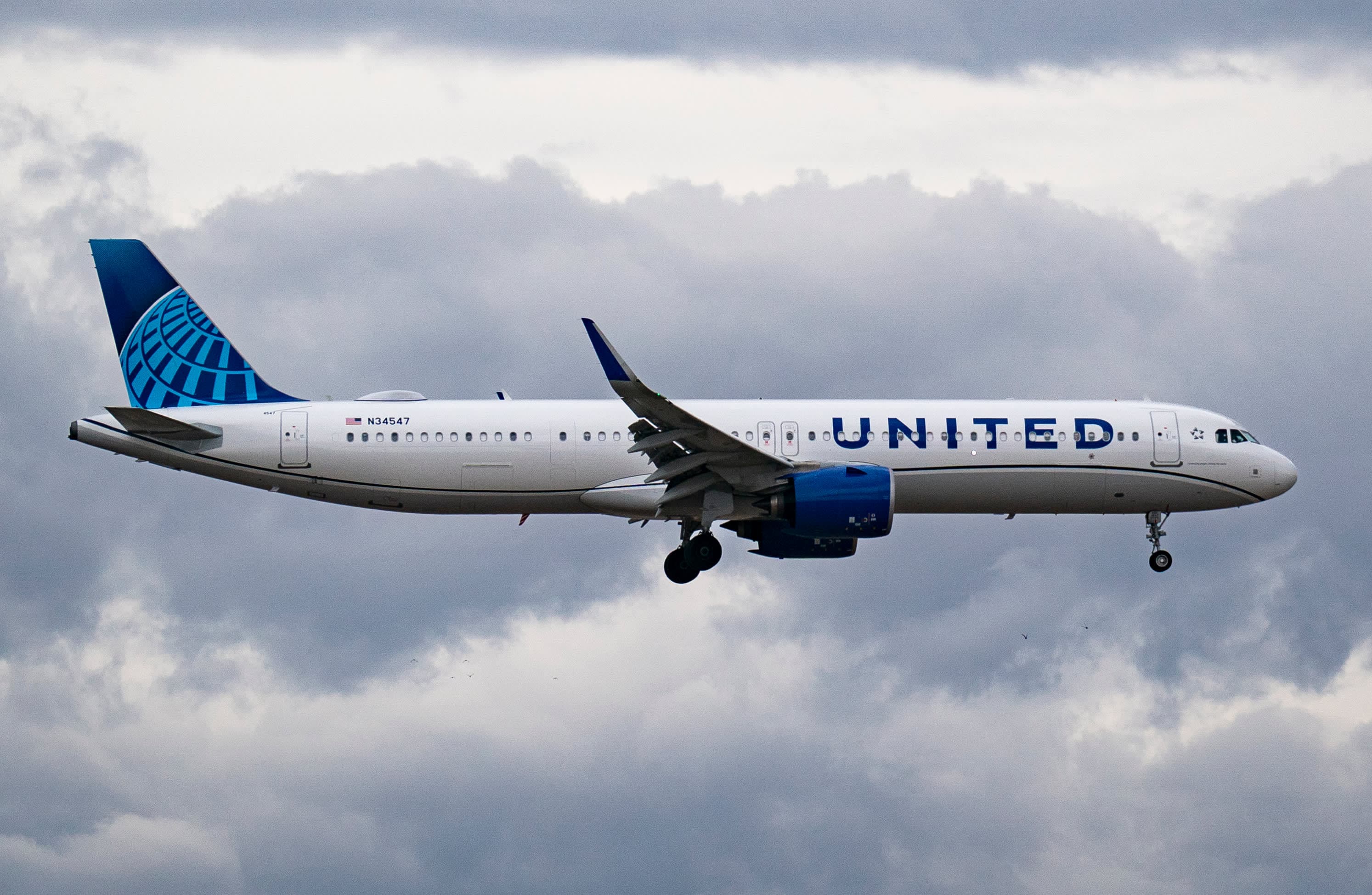 United Airlines Flight Attendants Win First Raises in Six Years