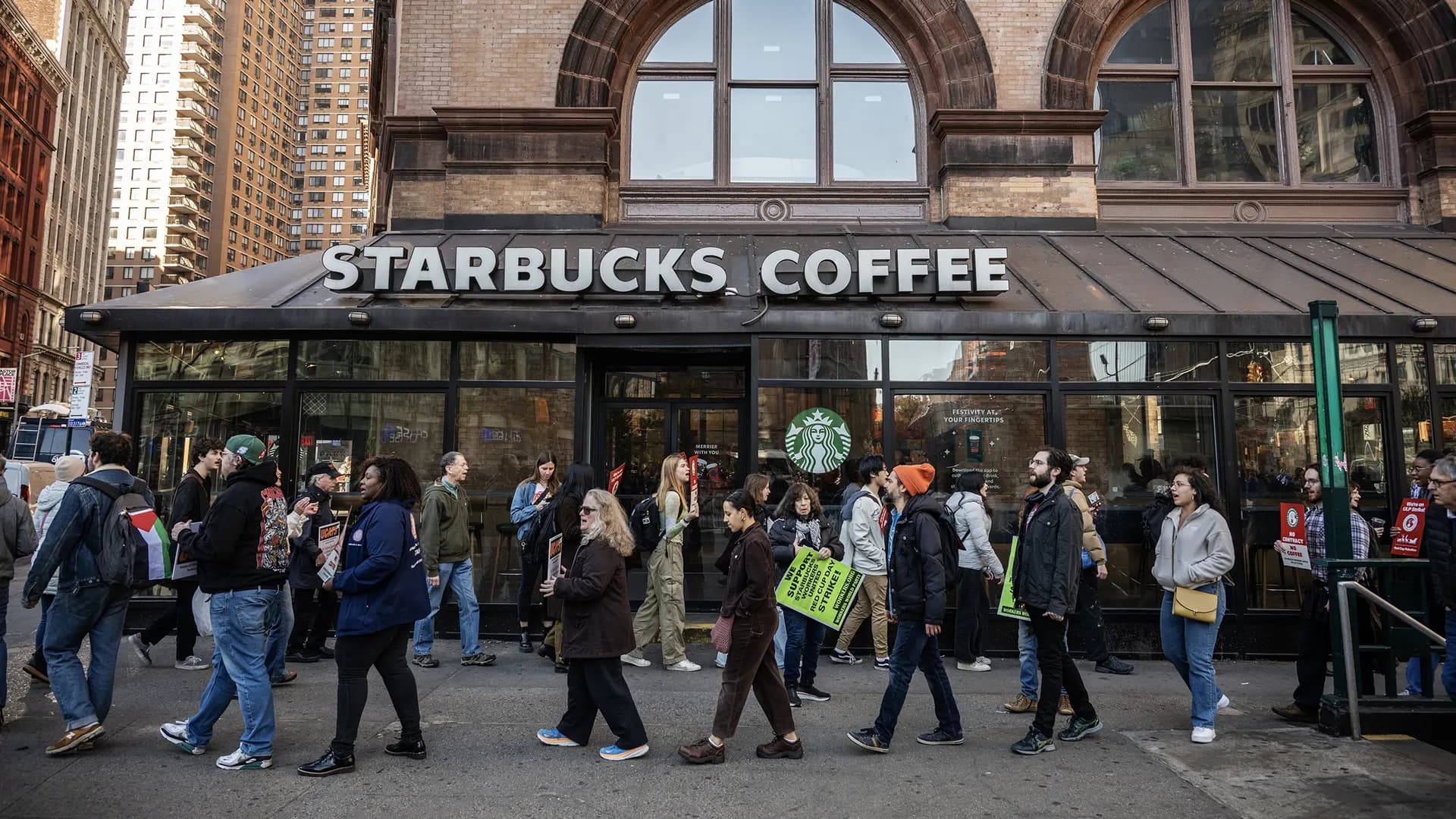 UN Scrutiny of Starbucks Union Fight Signals Shift in Labor Disputes