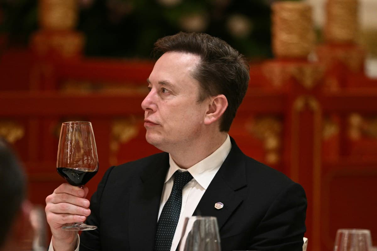 Musk's Energy Shift: Natural Gas Over Solar
