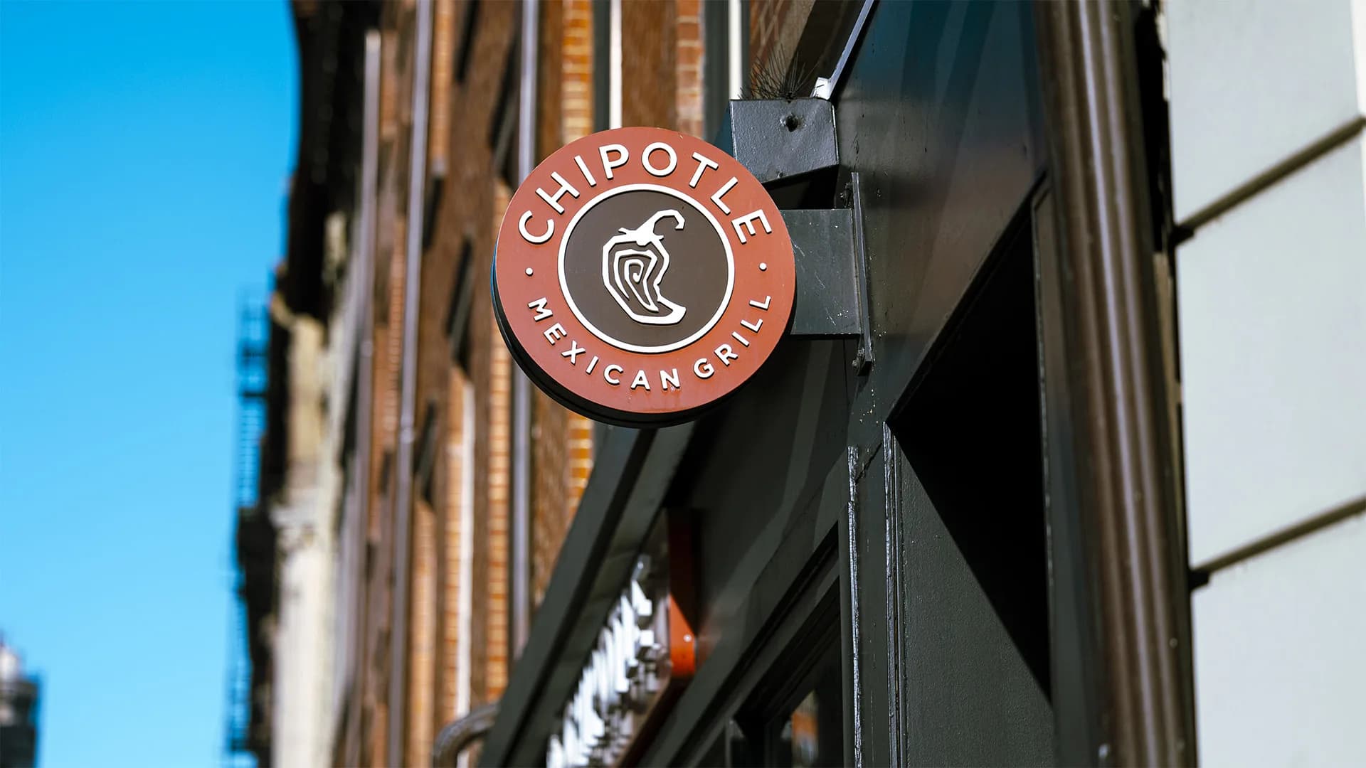 Chipotle's Menu Gamble: What Chain Restaurant Tests Mean for Local QSR
