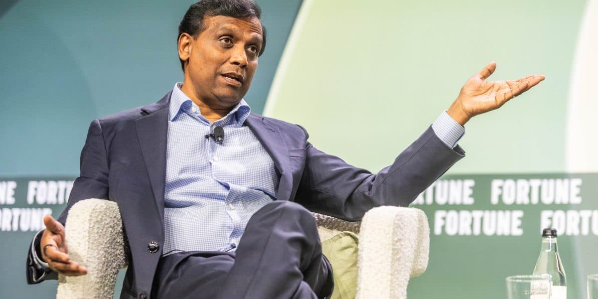 Major IT Leader Bets on Entry-Level Talent Amid AI Boom