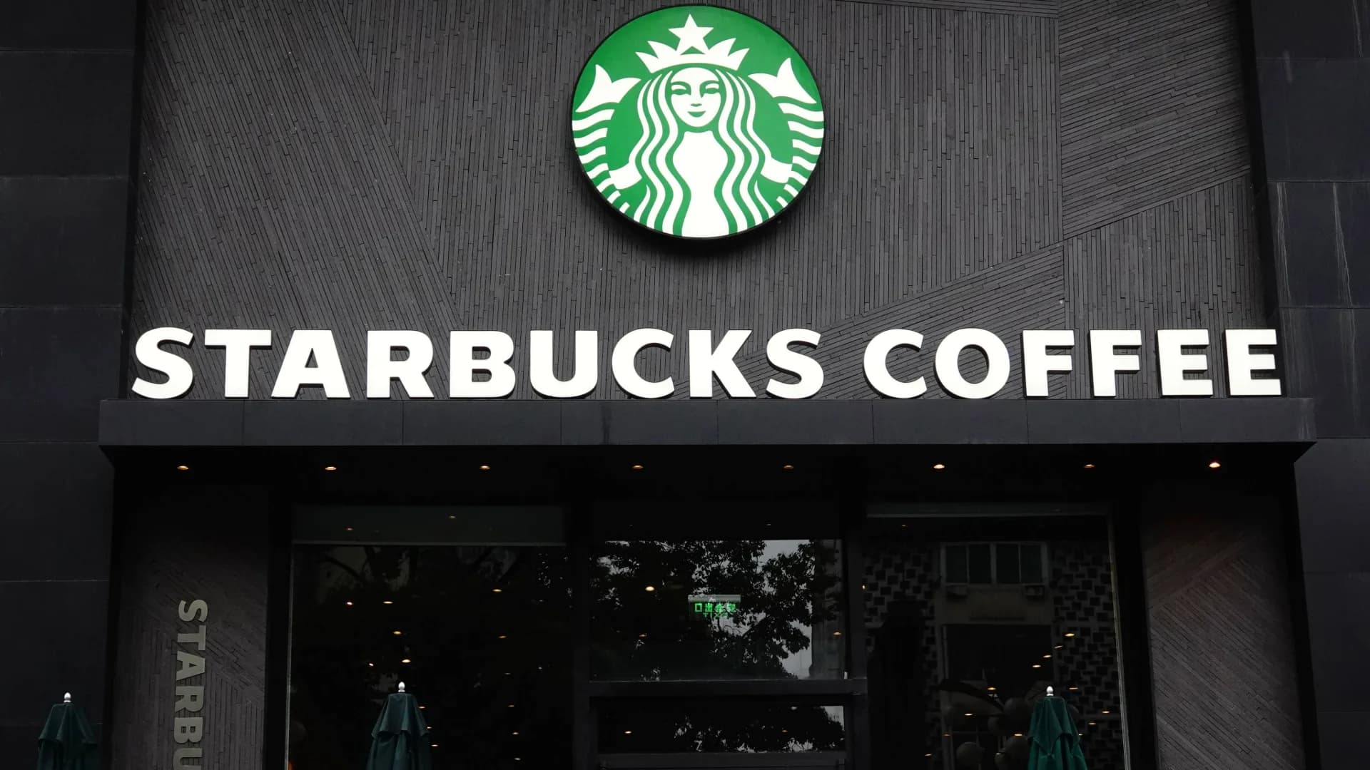Starbucks Cuts 300 Corporate Jobs in Restructuring Push