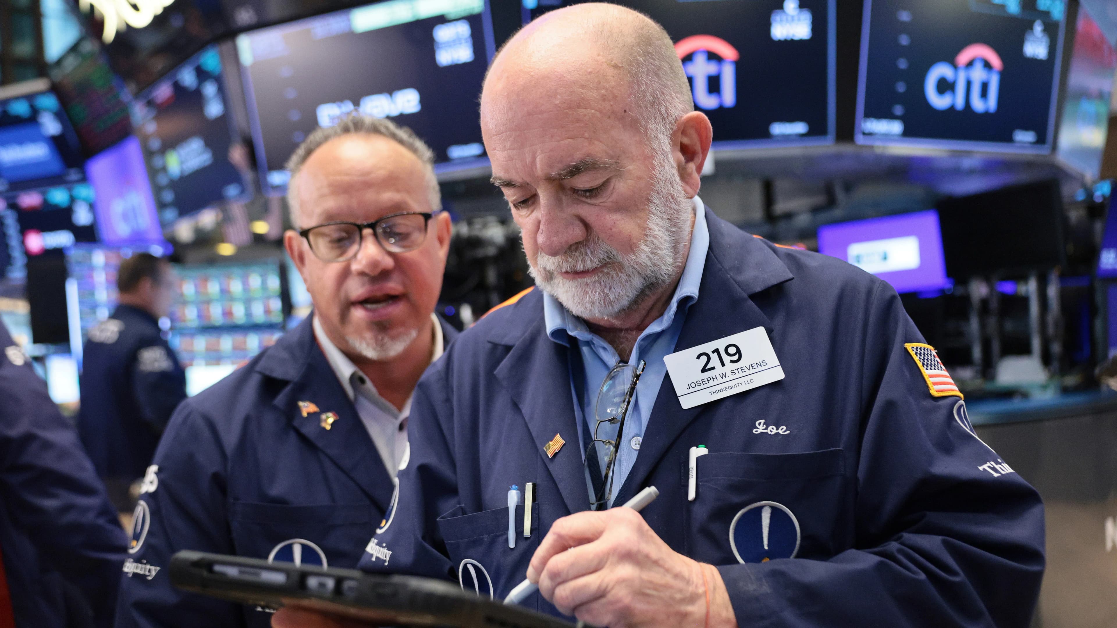 Micron Reaches $1T Valuation as AI Chip Demand Reshapes Markets