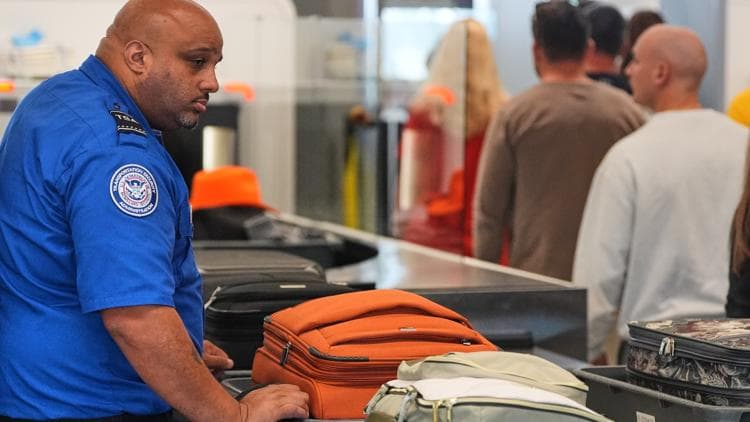 Atlanta Airport May Shift to Private Security Screening