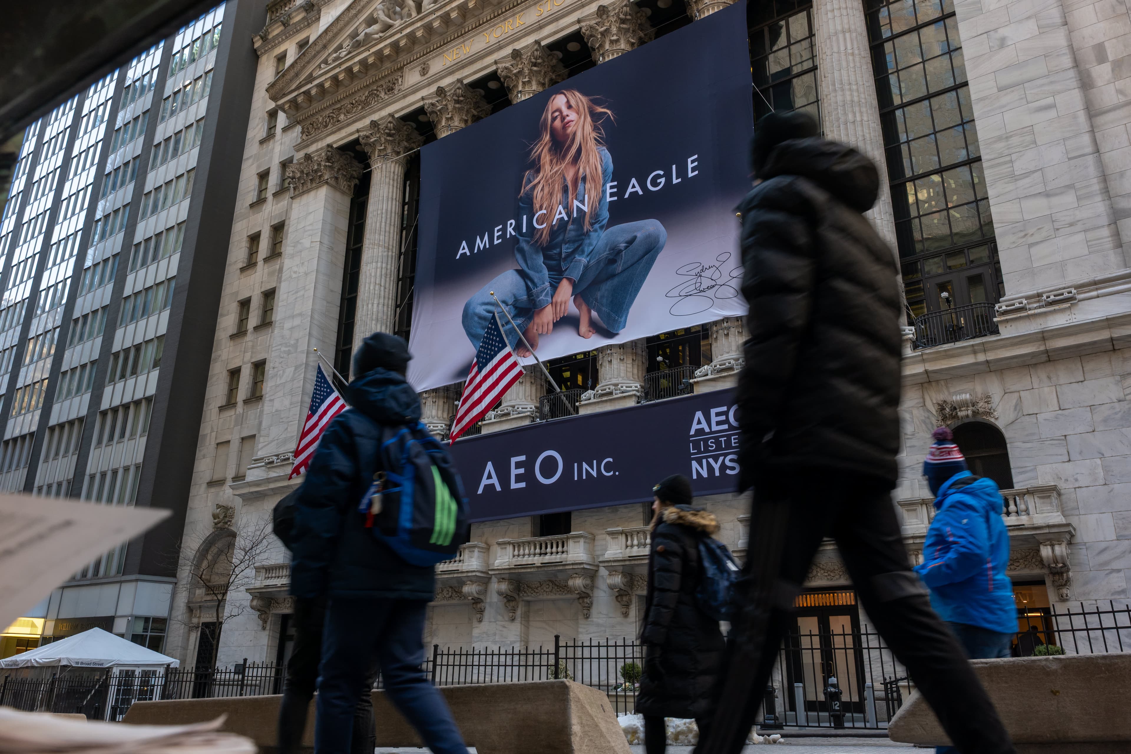 American Eagle's Split Performance Signals Market Shifts for Apparel Retailers
