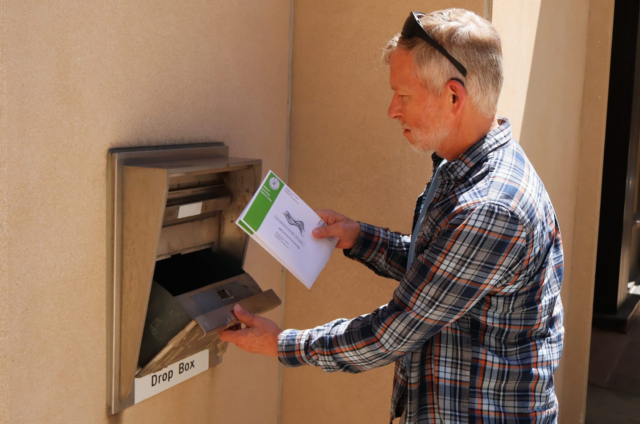 Supreme Court Allows Late Mail-In Ballots, Impacting Election Administration